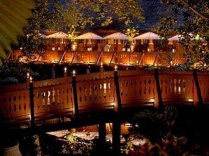 Tanjong Jara Resort, Terengganu - A Small Luxury Hotels Of The World Dungun Ngoại thất bức ảnh The restaurant at night